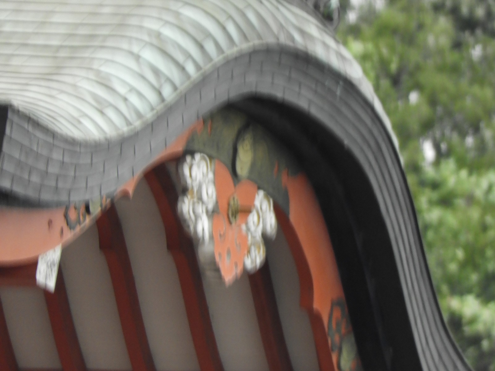 屋根の飾り（1320mm相当・手ブレした1枚）